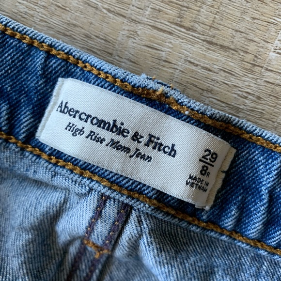 Abercrombie & Fitch Women's 29/8R High Rise Mom Jeans Paint Splatter Distressed - Picture 2 of 9